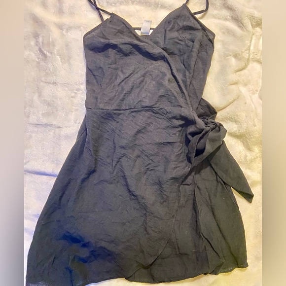 Wrap Dress and shorts in one - Picture 2 of 3